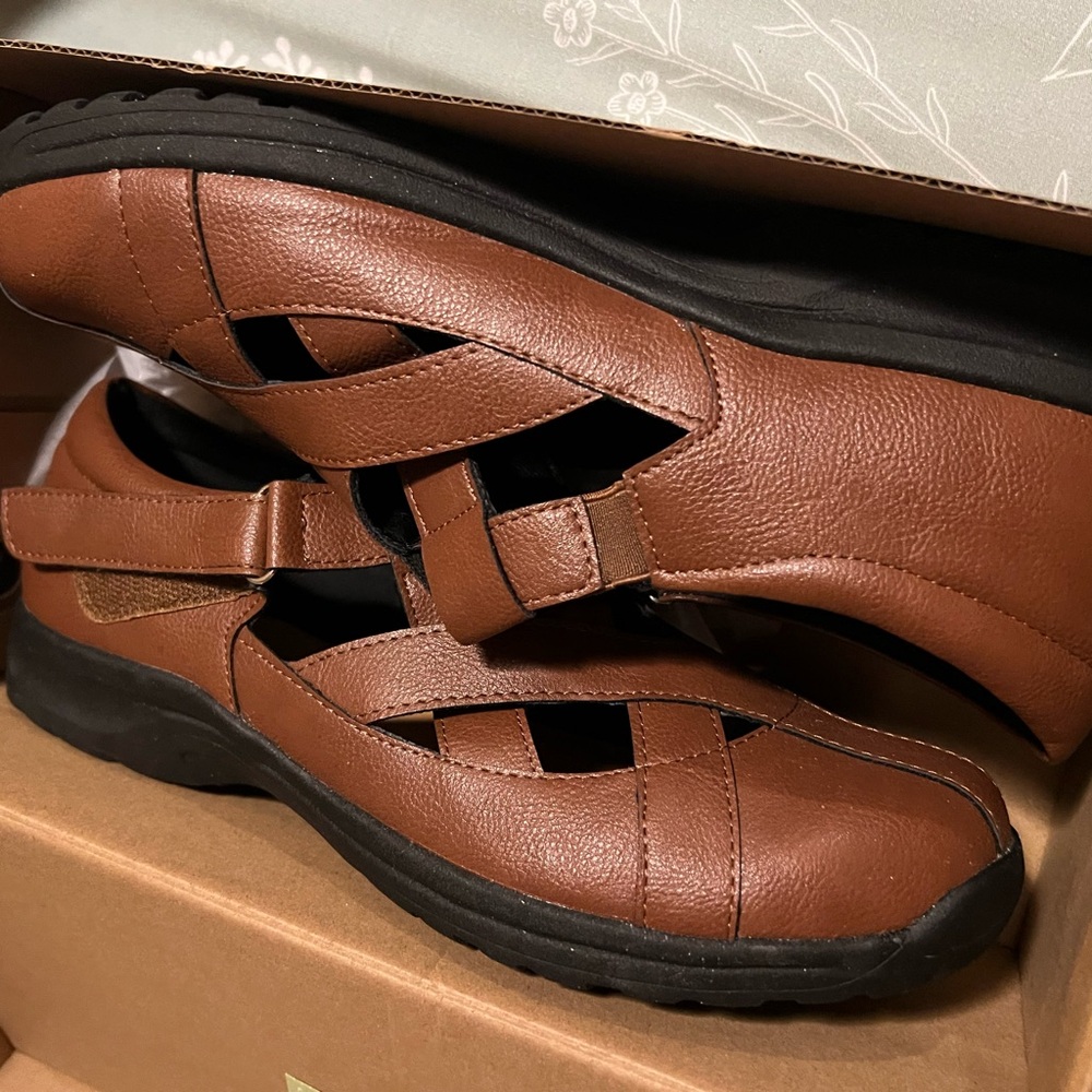 Women's Brown Leather Flats